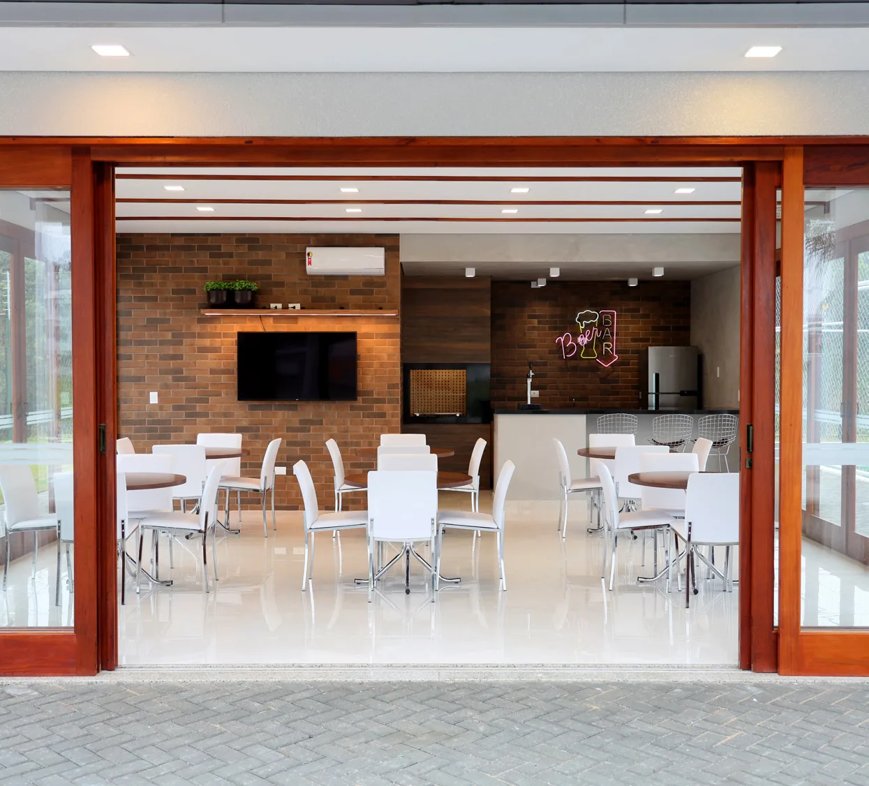Sport grill e lounge externo — churrasco e convivência ao ar livre